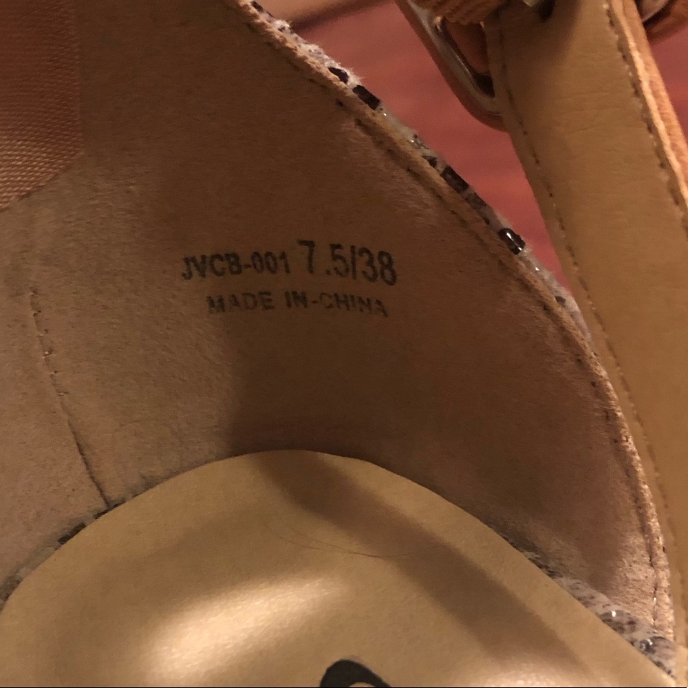 Chinese Laundry heels in snakeskin in 7 1/2 👠💜🌸 - Picture 4 of 4